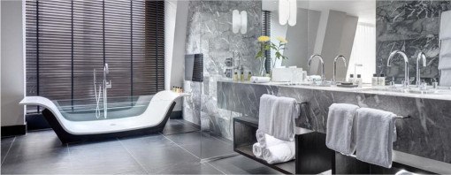 Луксозна баня със стъклена вана
